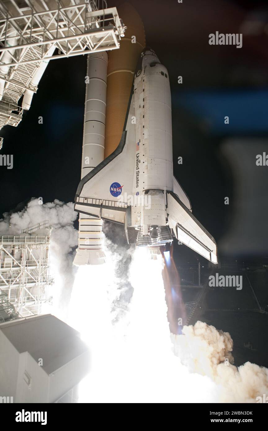 CAPE CANAVERAL, Fla. Space shuttle Discovery roars off Launch Pad 39A at NASA's Kennedy Space