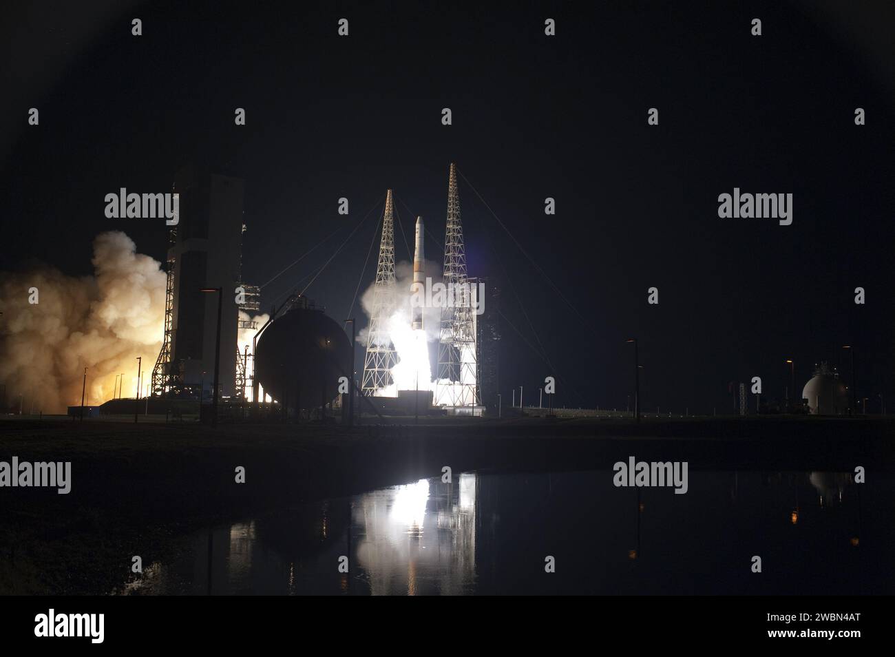 P Launch Goes p launch hi-res stock photography and images - Alamy