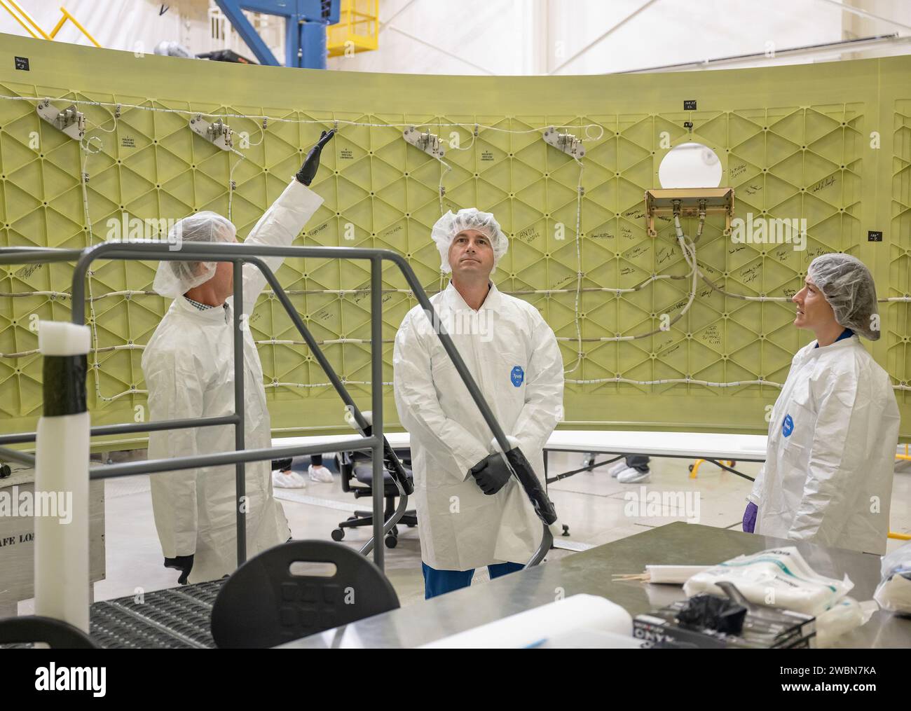 Nasa Sls Systemintegration Lab NASA astronauts Victor Glover, Reid Wiseman, Christina Koch, and CSA ...
