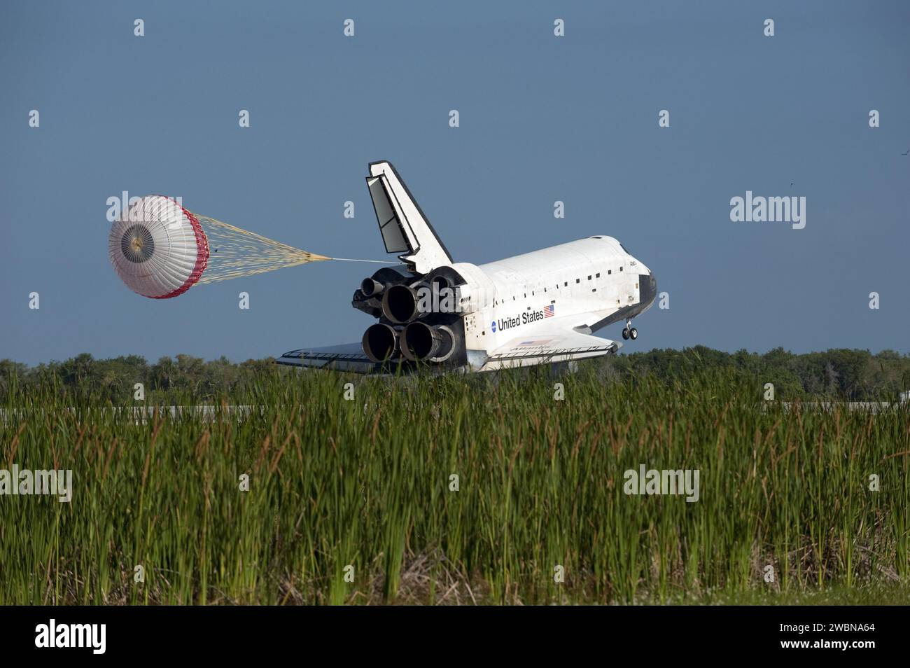 Space shuttle atlantis landing drag chute hi-res stock photography and ...