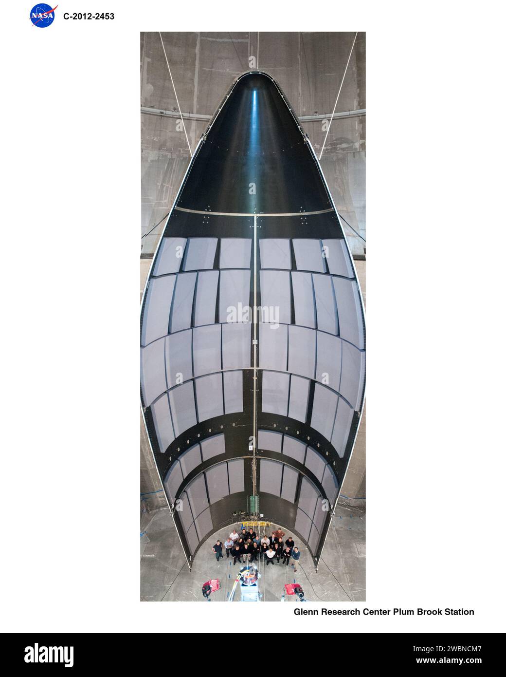 Worlds largest vacuum chamber hires stock photography and images Alamy