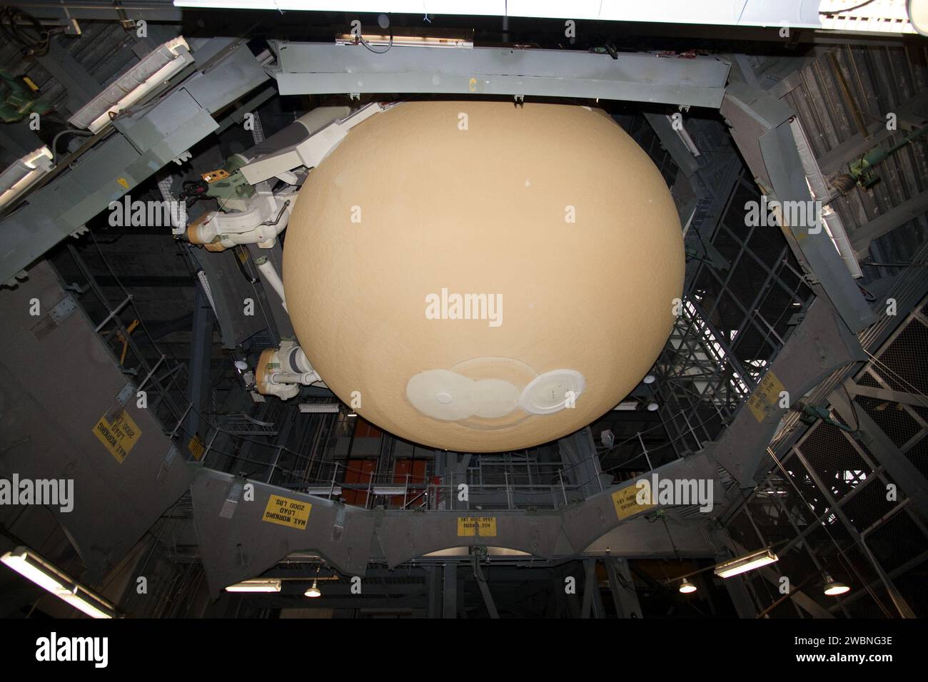 The external fuel tank ET-136 is lifted in Kennedy's Vehicle Assembly ...