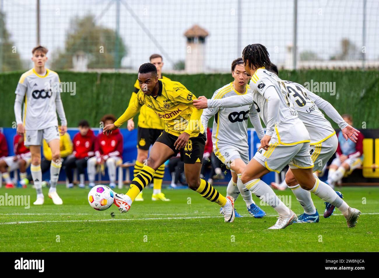 Fußball: Trainingslager, Testspiel Borussia Dortmund - Standard Lüttich am 09.01.2024 in Marbella (Spanien). Dortmunds Youssoufa Moukoko in Aktion. Stock Photo