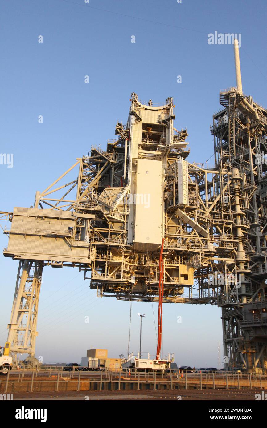 Shuttle cargo payload system hi-res stock photography and images - Alamy