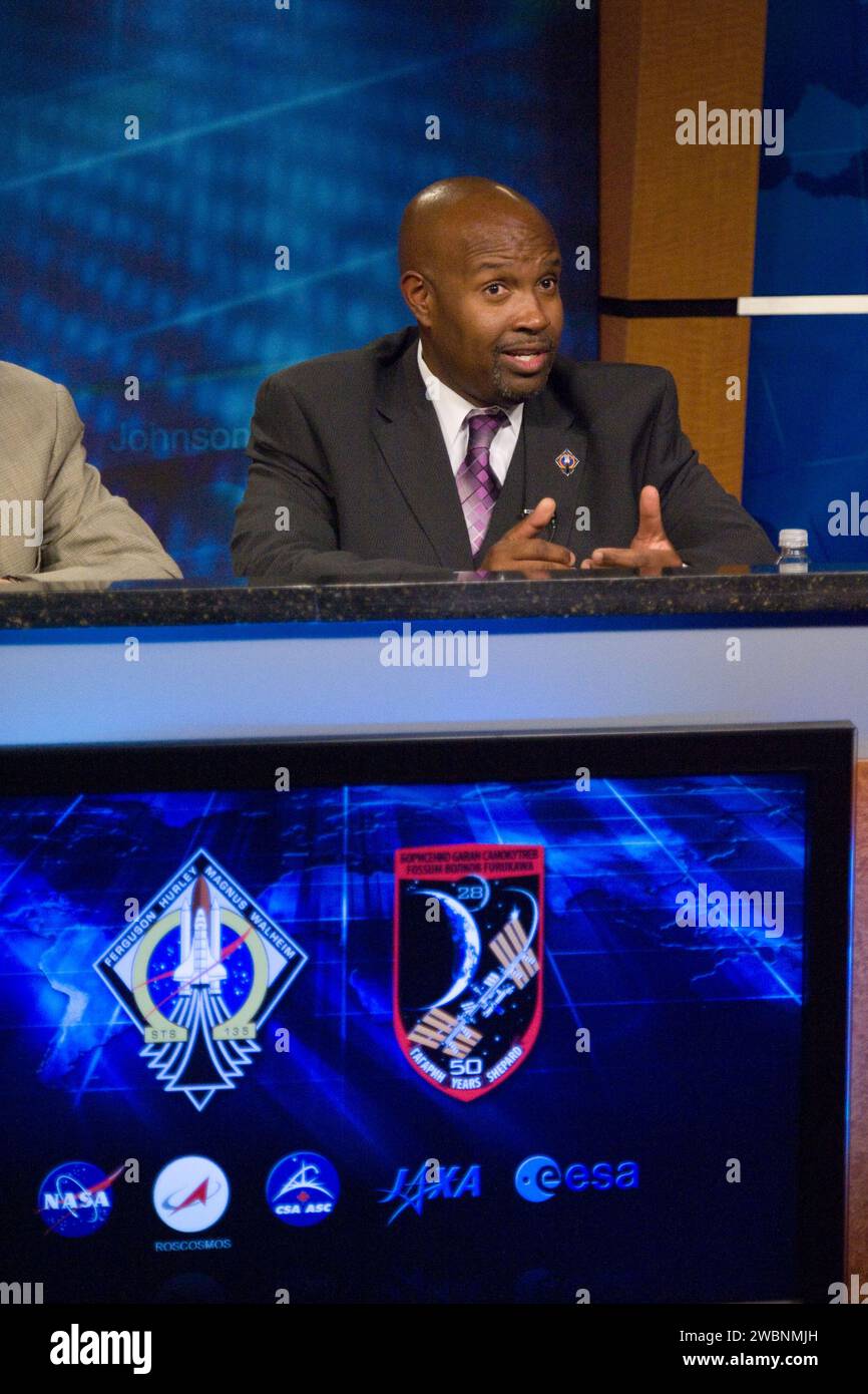 PHOTO DATE: 7-10-2011   LOCATION: Bldg. 2N - Press Briefing Room   SUBJECT: STS-135 Flight Day 3 Mission Status Briefing with Kwatsi Alibaruho. WORK ORDER: 00000-DCB STS135 Day 3 Status Briefing 7-10-11 Stock Photo