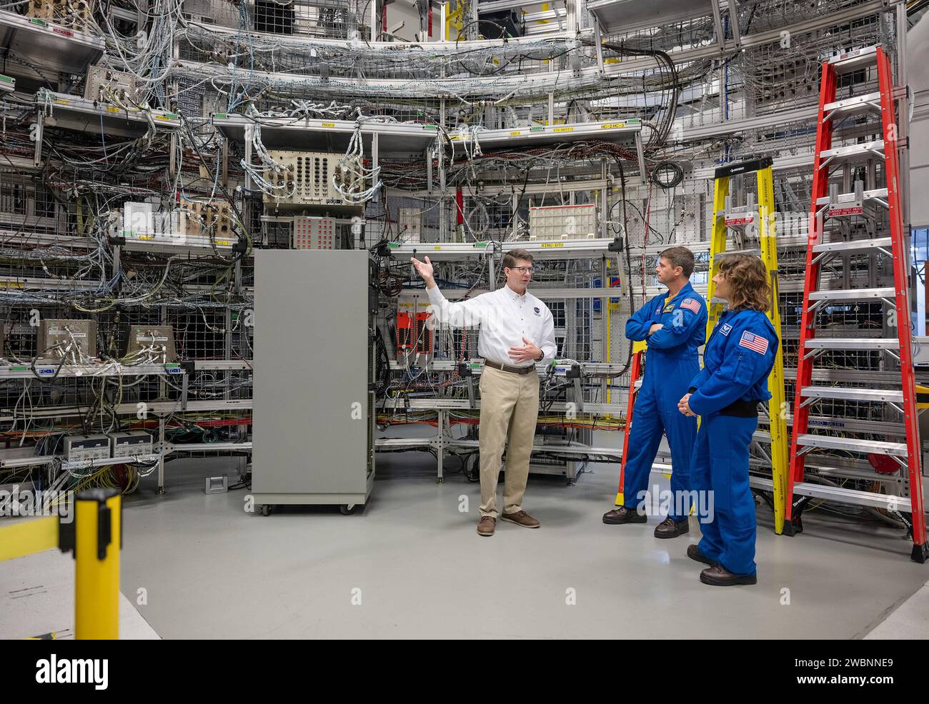 Nasa Sls Systemintegration Lab NASA astronauts Victor Glover, Reid Wiseman, Christina Koch, and CSA ...