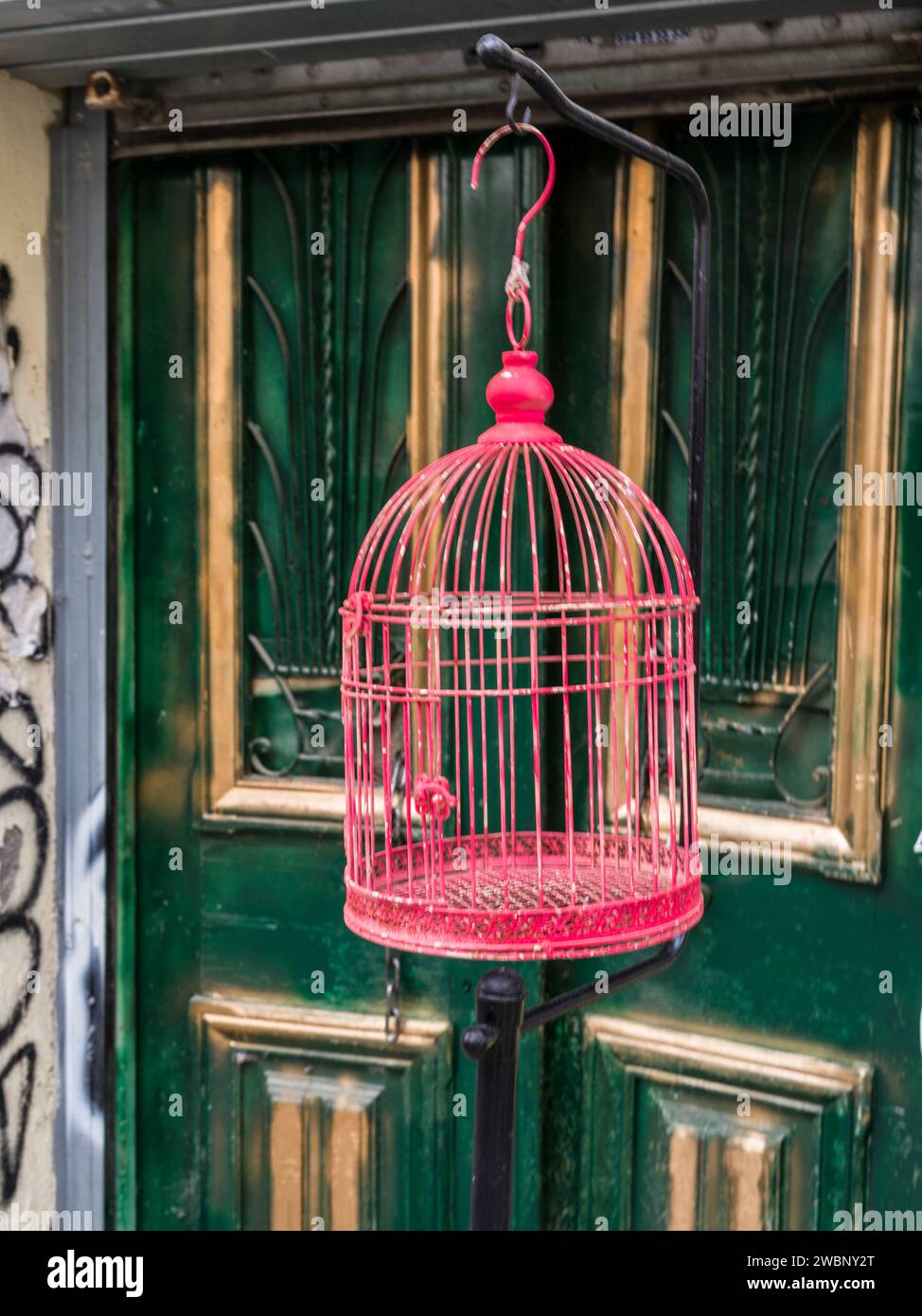 Suspended enclosure hi-res stock photography and images - Alamy
