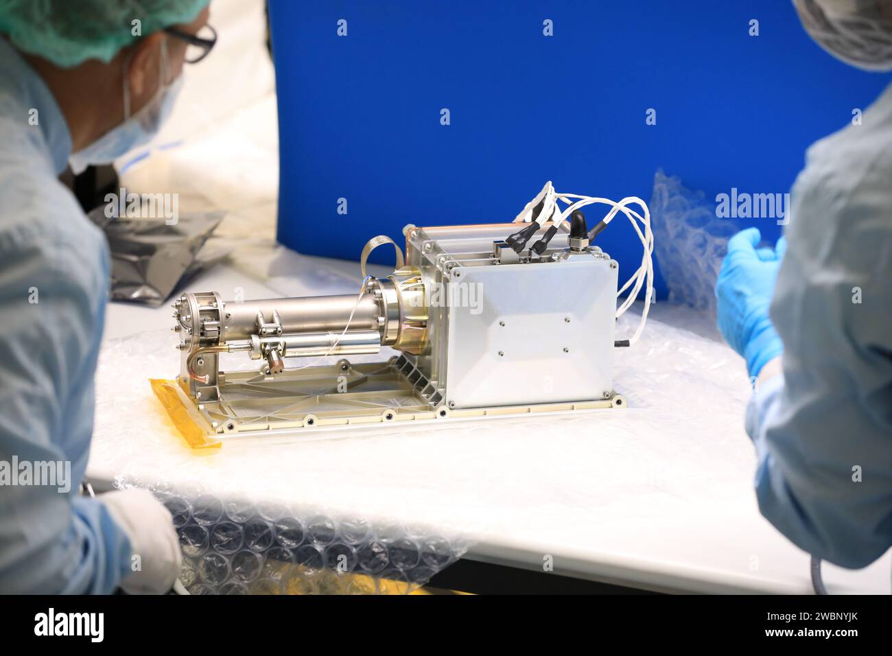 Engineers and technicians at NASA’s Kennedy Space Center in Florida install the radiator for the Mass Spectrometer Observing Lunar Operations (MSolo) instrument inside the Space Station Processing Facility on Sept. 25, 2020. MSolo will help analyze the chemical makeup of landing sites on the Moon, as well as study water on the lunar surface. The radiator will help keep the instrument’s temperature stable in the extreme heat and cold it will encounter. MSolo instruments are scheduled to launch on multiple robotic missions as part of NASA’s Commercial Lunar Payload Services (CLPS), with the firs Stock Photo