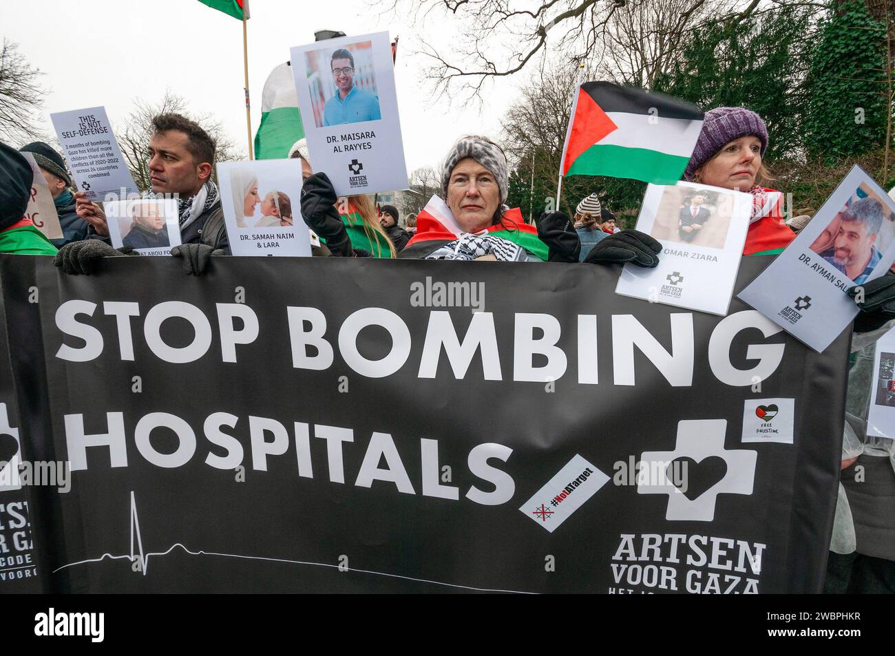 Medical Doctors hold a banner and pictures of their counterparts killed in Palestine, during the International Court of Justice (ICJ) hearing. South Africa presented its case against the state of Israel during its three-hour session at the International Court of Justice (ICJ) in The Hague. Israel's plan to 'destroy' Gaza comes from 'the highest level of state', the UN's top court has heard. South Africa also called on the (ICJ) to order Israel to cease all military action immediately. South African lawyers, accused Israel of genocide. Israel, will have its day at the (ICJ) to defund its defenc Stock Photo