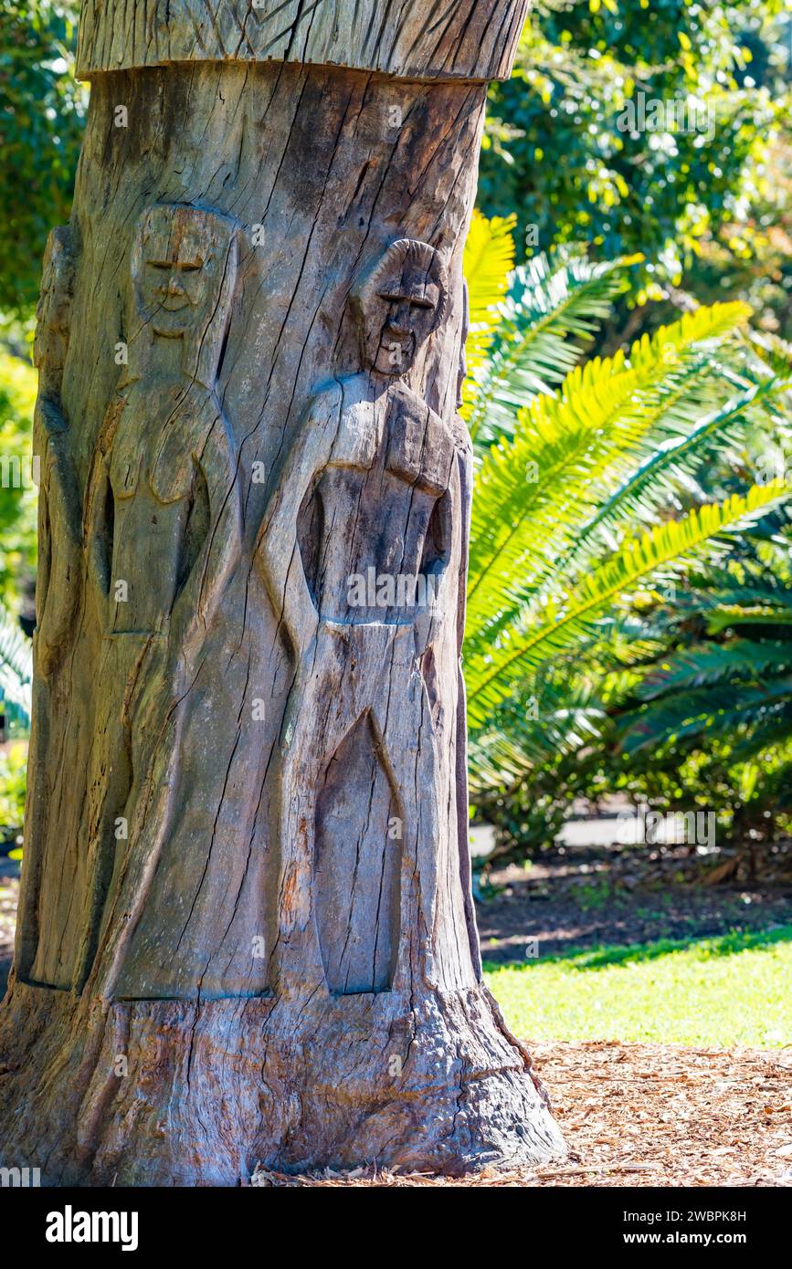 Yurabirong, meaning 'People of this Place' is a carved Forest Red Gum tree that lived for over 200 years in what is now the Royal Botanic Gardens Stock Photo