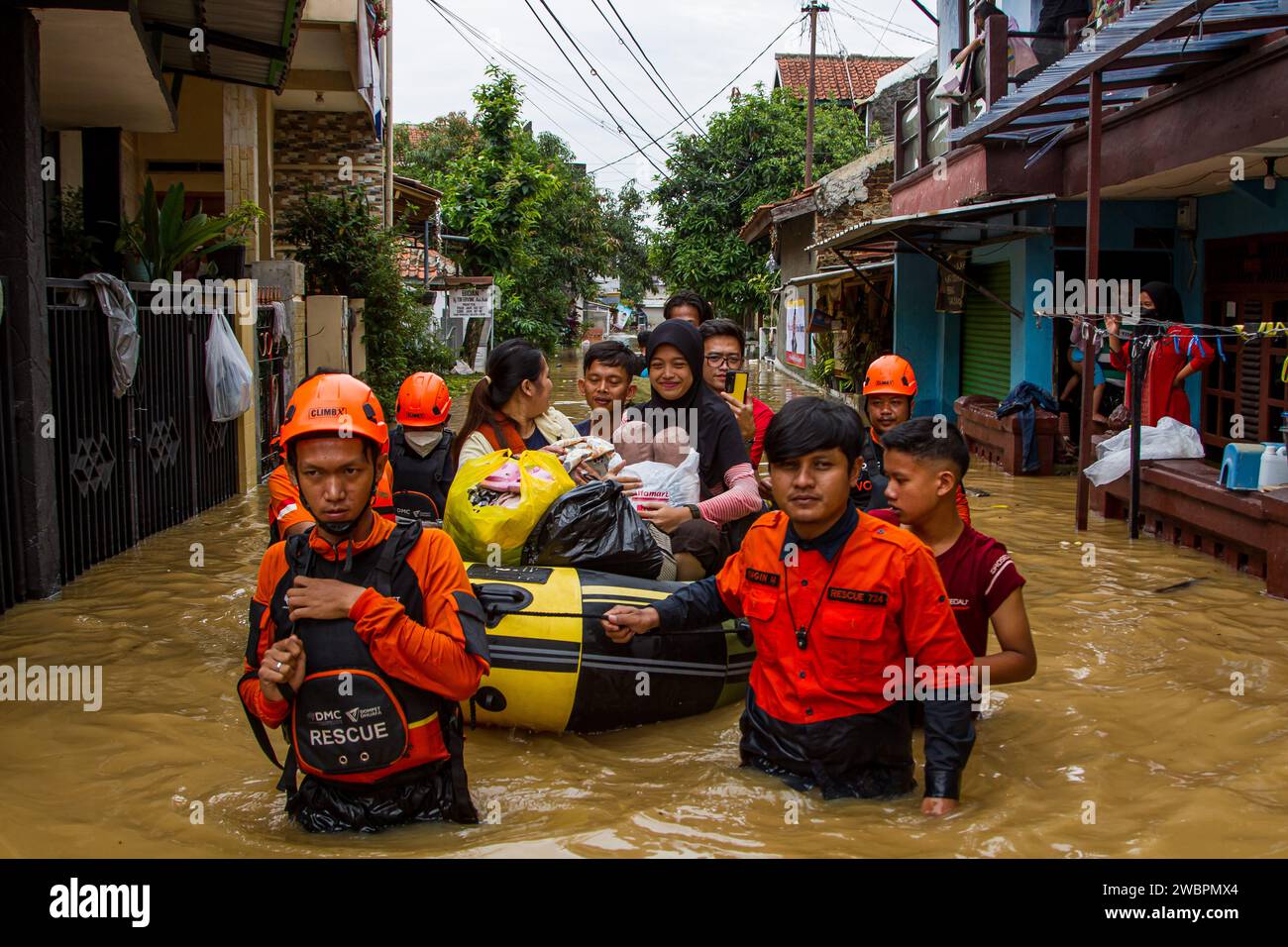 Bandung West Java Indonesia 12th Jan 2024 Rescue Workers Evacuate   Bandung West Java Indonesia 12th Jan 2024 Rescue Workers Evacuate A Mother Baby And Toddler During Flooding In Dayeuhkolot The Overflow Of The Citarum River Due To The High Intensity Of Rainfall On Thursday Janury 11 2024 In The Afternoon Until Night Caused Hundreds Of Houses In Four Sub Districts In Bandung Regency To Be Submerged In Floods As High As 50 Centimeters To Two Meters Credit Image Algi Febri Sugitazuma Press Wire Editorial Usage Only! Not For Commercial Usage! 2WBPMX4 