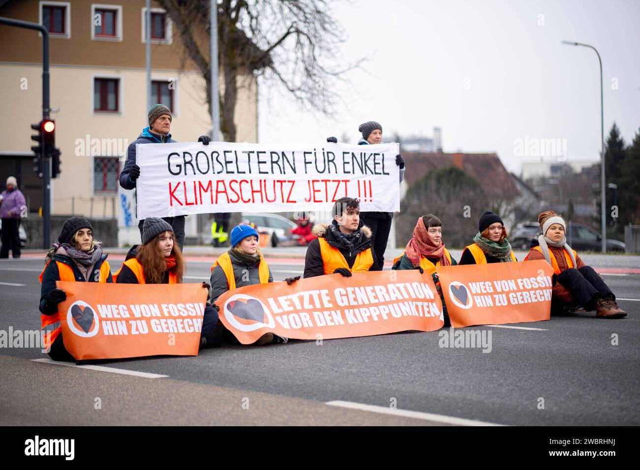 Feldkirch, Österreich. 12. Jänner 2024. Klimaaktivisten von Extinction ...