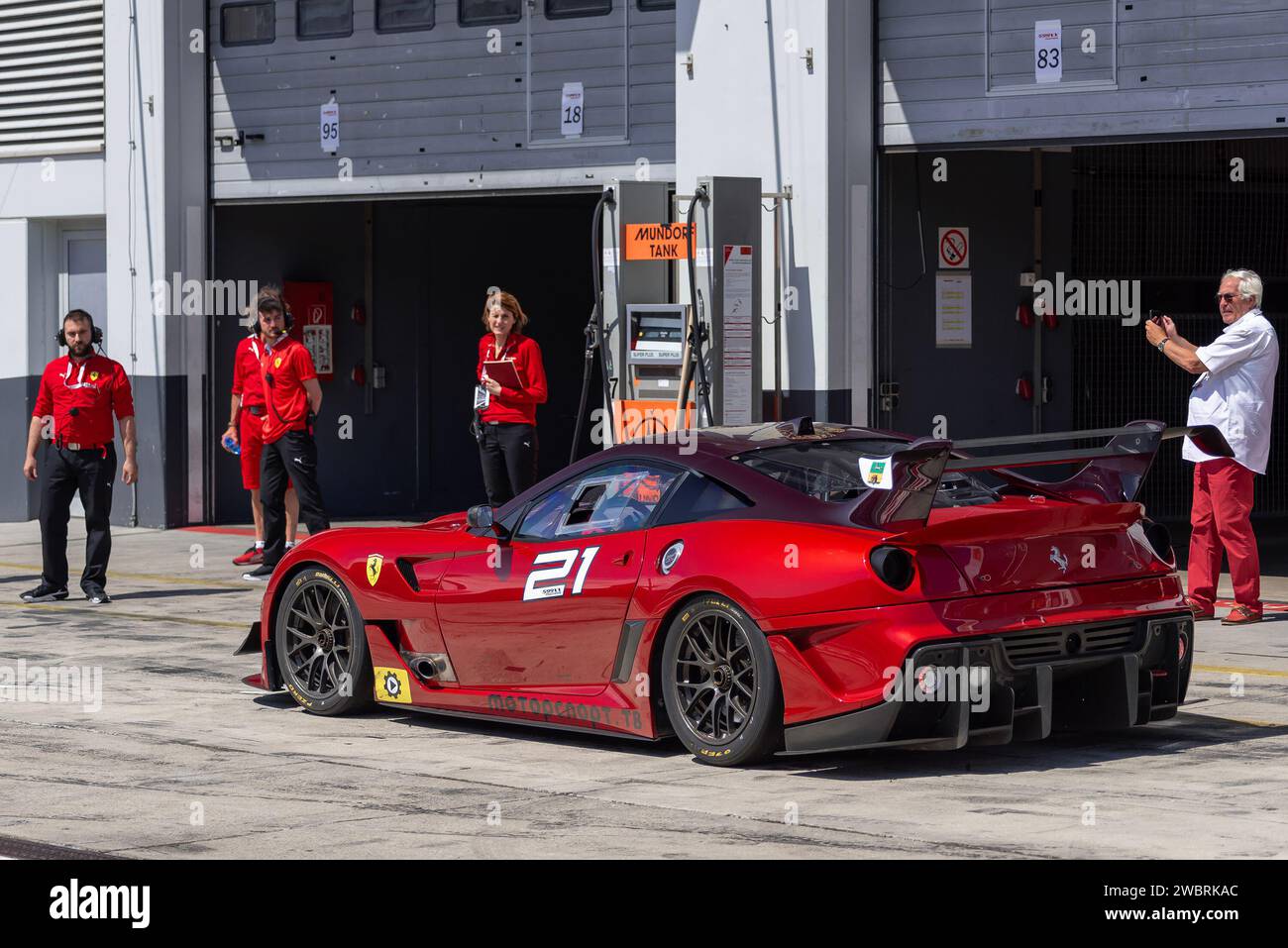 2010 Ferrari 599XX- Decade of Pure Track Mastery - DailyRevs, image size:1300x957