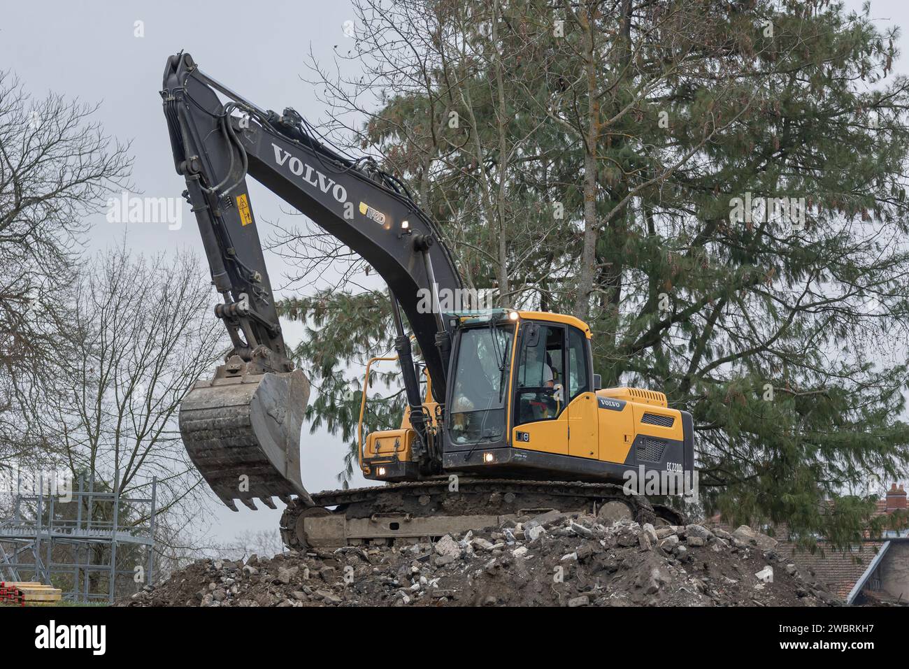 Nancy, France - Yellow and dark grey crawler excavator Volvo EC220D L on demolition site. Stock Photo