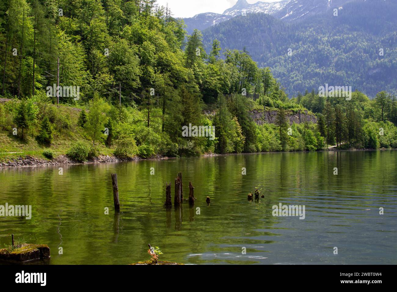 Mountain lake reflection peaks hi-res stock photography and images - Alamy