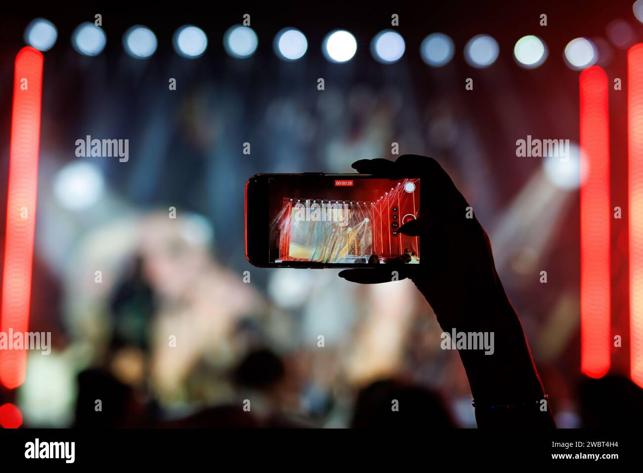Live concert, captured through the lens of a smartphone Stock Photo - Alamy