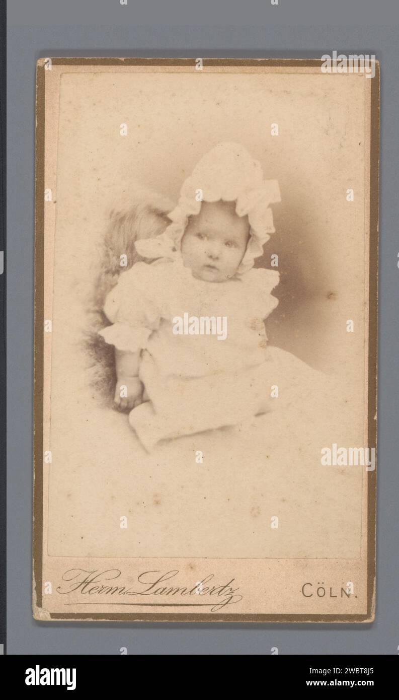 Portrait of an unknown baby, Hermann Lambertz, 1870 - 1885 Photograph. visit card  Cologne paper. cardboard albumen print historical persons. infant, baby Stock Photo