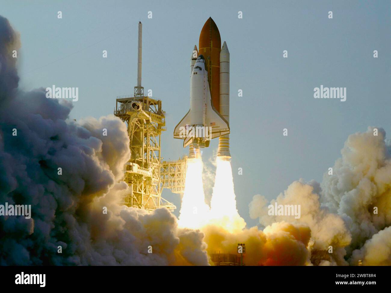 Space shuttle hi-res stock photography and images - Alamy