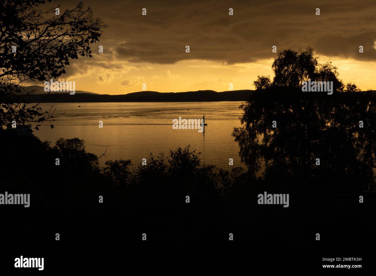 Water reflected sky colours hi-res stock photography and images - Alamy