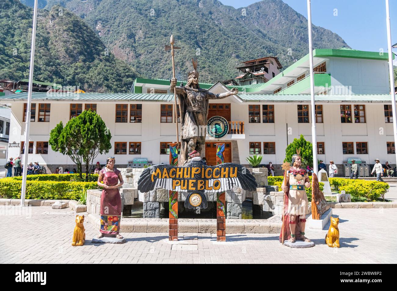 The statue of Inca Emperor Pachacutec / Pachacuti in the main square plaza of the town of Aguas Calientes near Machu Picchu in Peru Stock Photo