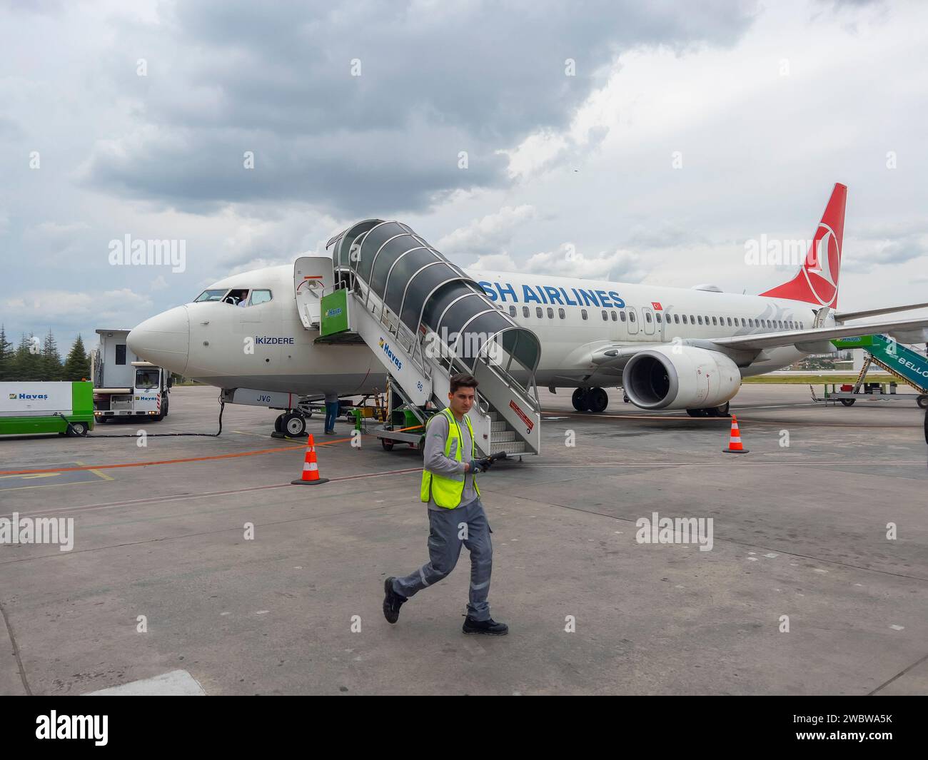 Turkish Airlines Boeing 737800 TCJVG at Erkilet International Airport