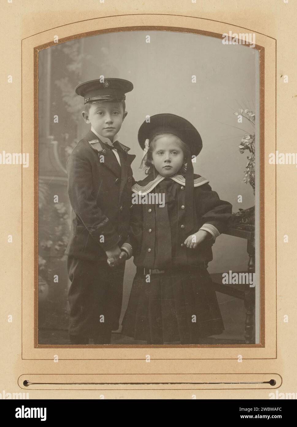 Portrayed van Helmut an Ida Opperman, Carl Oppermann, 1905 photograph. cabinet photograph This photo is part of an album. Mönchengladbach photographic support. cardboard  historical persons. boy (child between toddler and youth). girl (child between toddler and youth) Stock Photo