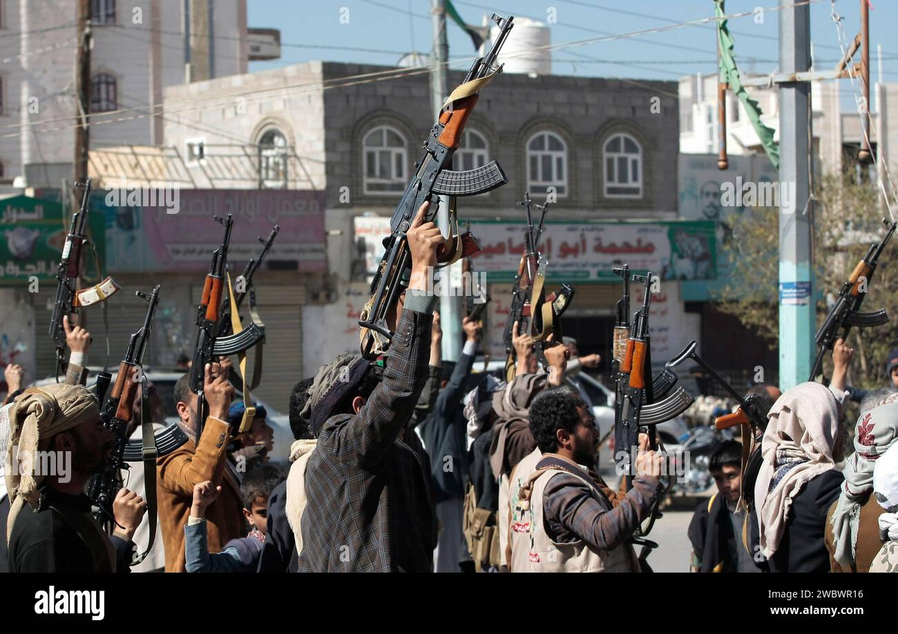 Sanaa, Sanaa, Yemen. 11th Jan, 2024. Newly recruited Houthi fighters