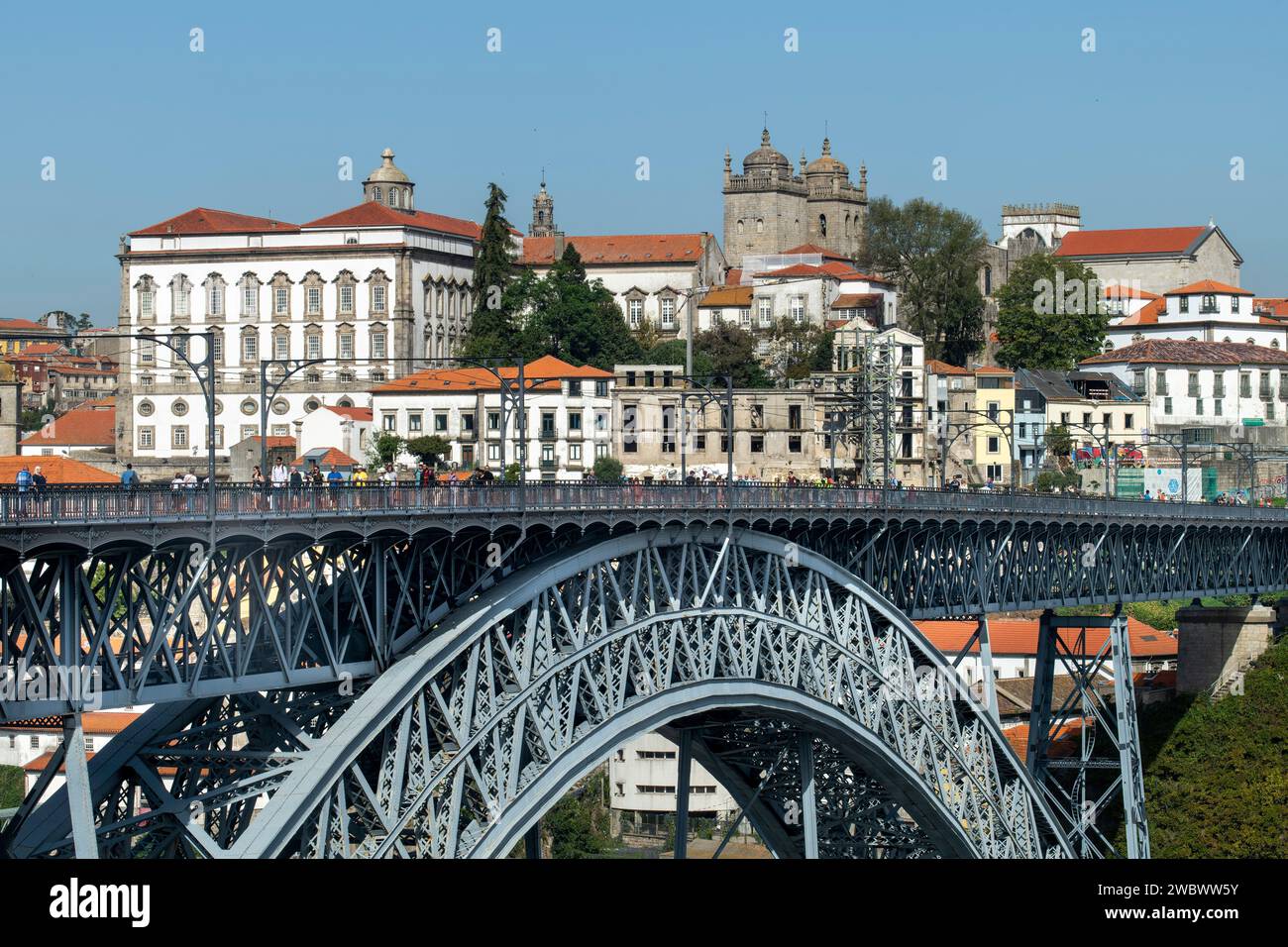 Double deck metal arch bridge hi-res stock photography and images - Alamy