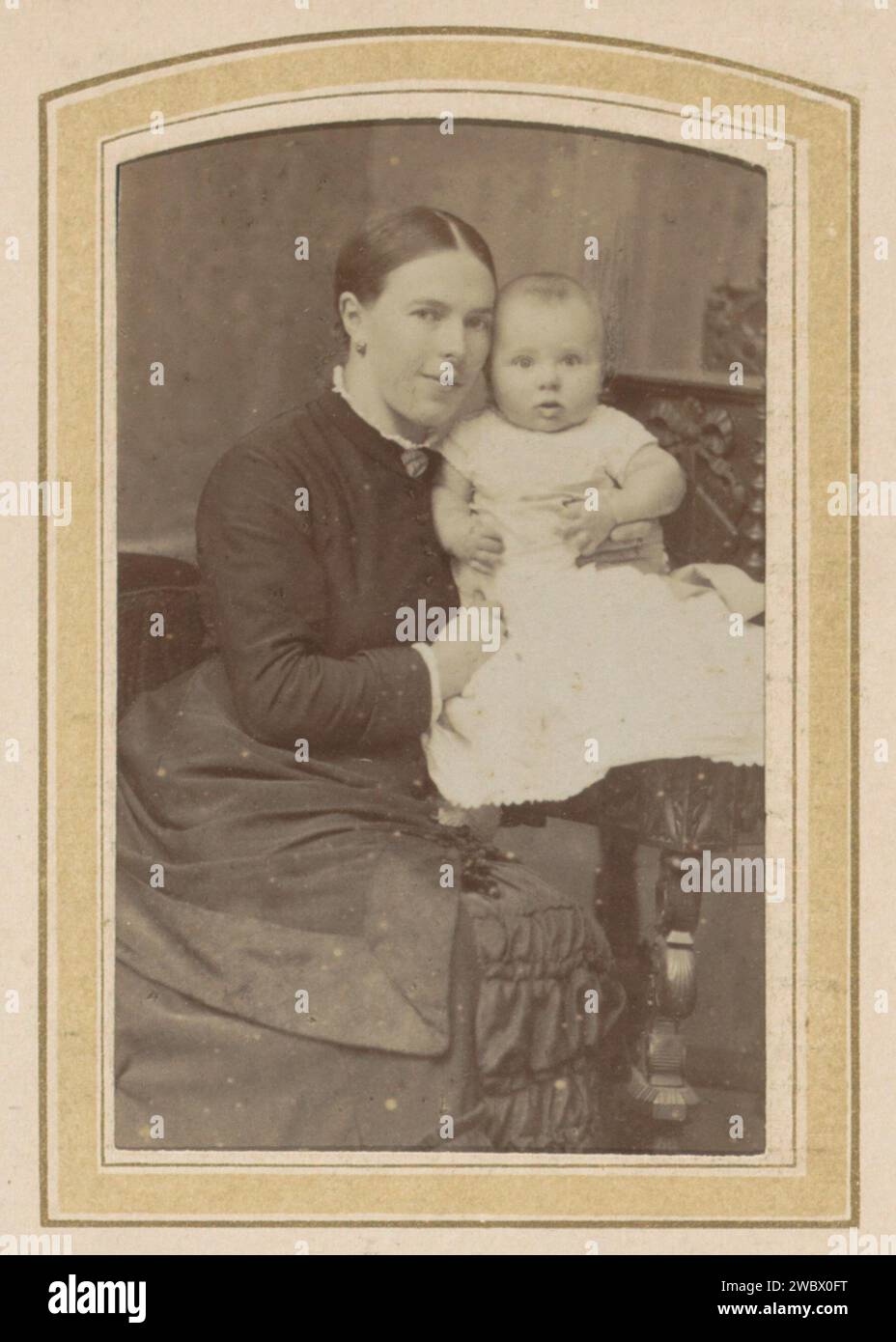 Portrait of a woman with a baby, M. Frankfurter, c. 1850 c. 1900