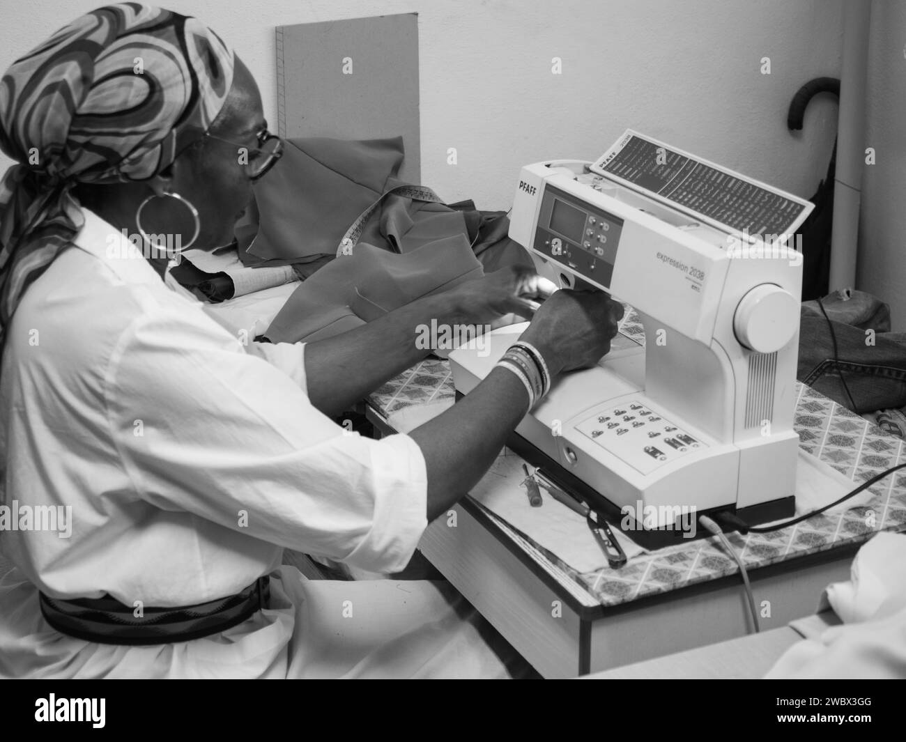 Focused black woman tailor Black and White Stock Photos & Images - Alamy