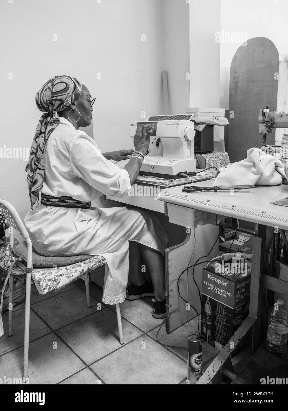 African woman tailor Black and White Stock Photos & Images - Alamy