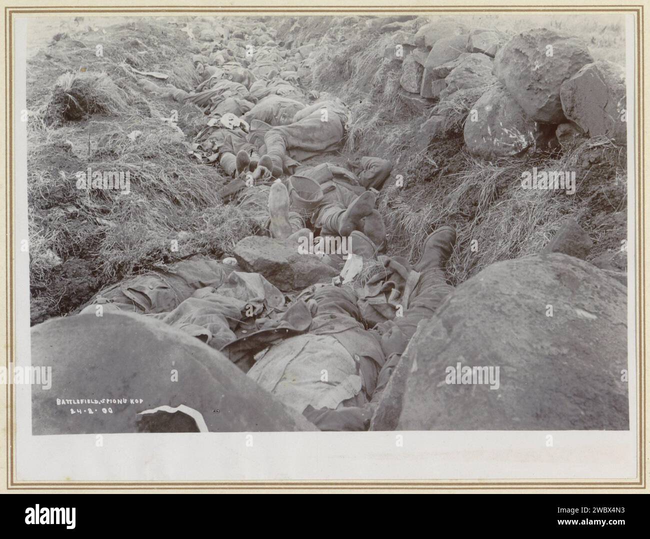 Victims of the battle at Spionkop in South Africa, Anonymous, 1900 photograph Part of photo album with recordings of the Second Boer War (1899-1902). Spionkop paper. photographic support. cardboard  horrors of war Spionkop Stock Photo