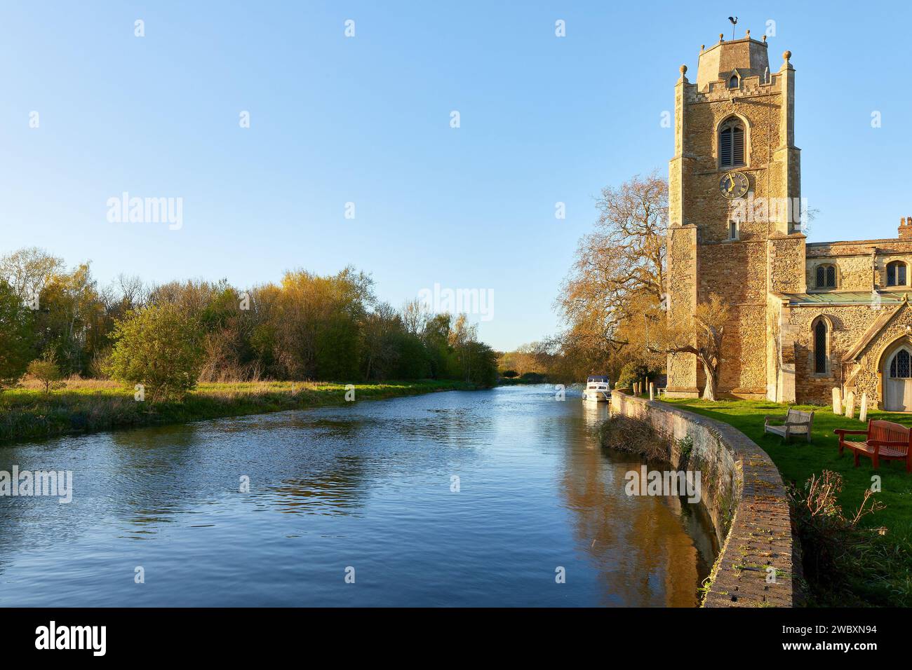 Hemingford Grey church, aloggside the Great Ouse, Cambs Stock Photo