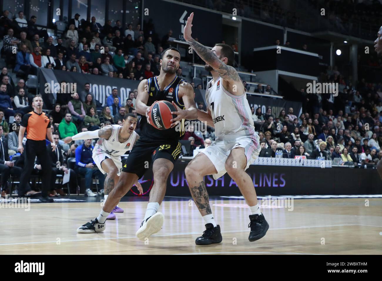 Johannes THIEMANN of Alba Berlin and Joffrey LAUVERGNE of Lyon during the Turkish Airlines EuroLeague basketball match between LDLC ASVEL Villeurbanne and Alba Berlin on January 12, 2024 at Astroballe in Villeurbanne, France Stock Photo