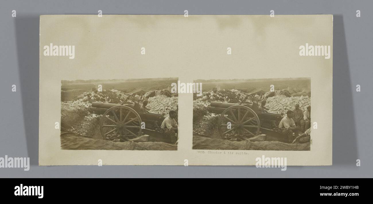 Init Houwitser, Anonymous, 1914 - 1918 stereograph   cardboard. photographic support gelatin silver print firearms: cannon Stock Photo