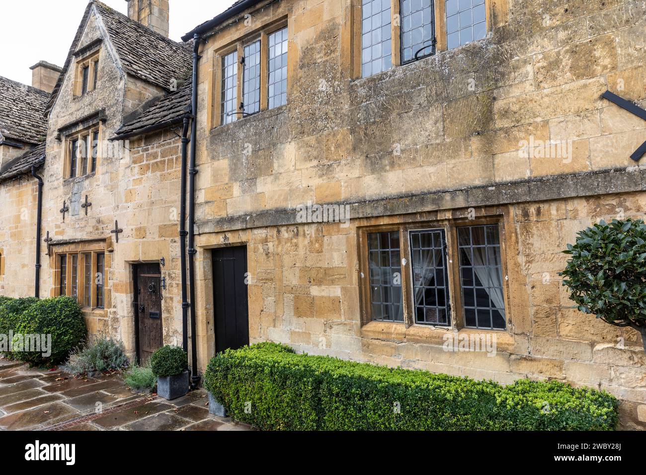 Honey coloured cottages and terrace homes in Chipping Campden