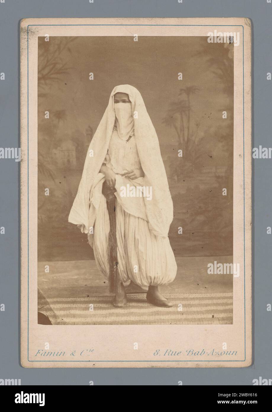 Algerian woman in Harembroek and Veuier, Famin et Cie., 1863 - 1889 cabinet photograph  Algeria cardboard. photographic support albumen print anonymous historical person portrayed - BB - woman. veil Algeria Stock Photo