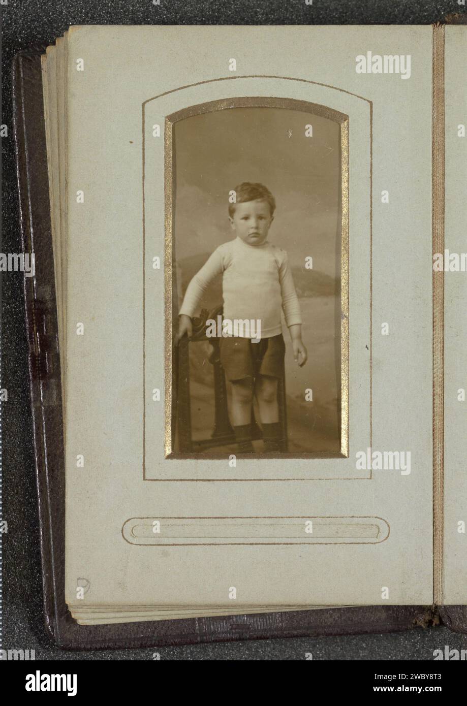 Portrait of a little boy in shorts, c. 1890 - c. 1910 photograph Part of album with 12 automatic photos of an English family. England cardboard. paper. photographic support  trousers, breeches England Stock Photo