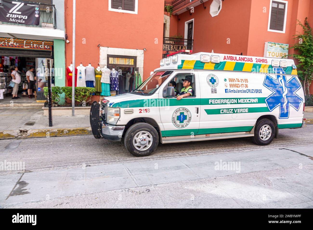 Passing ambulance hi res stock photography and images Alamy