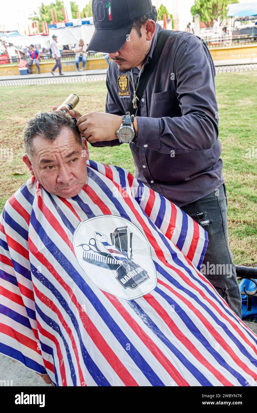 Merida Mexico,centro historico central historic district,Parque de San Juan,salon beauty school hair stylist student offering free haircuts styling,ma Stock Photo