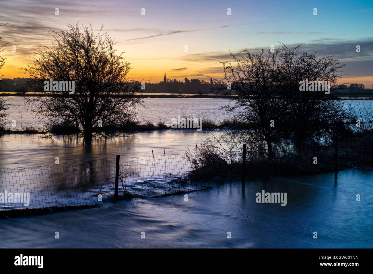 Floods along the river cherwell at sunrise in winter. Kings Sutton, Oxfordshire / Northamptonshire border, England. Stock Photo