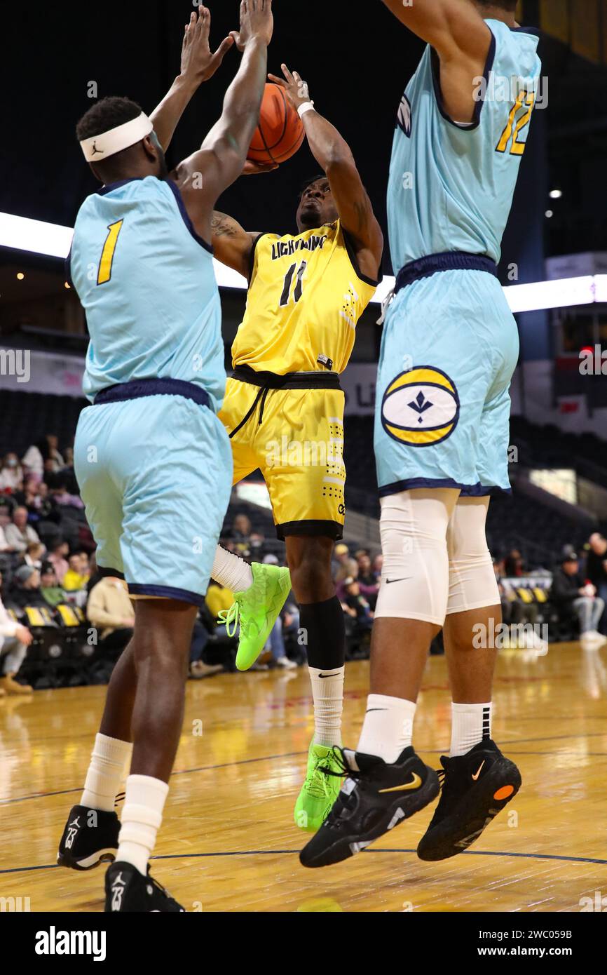 London Ontario Canada, Jan 11 2024. The London Lightning Defeat the Montreal Toundra 122-116 in the BSL. Mike Nuga(11) of the London Lightning. Luke D Stock Photo