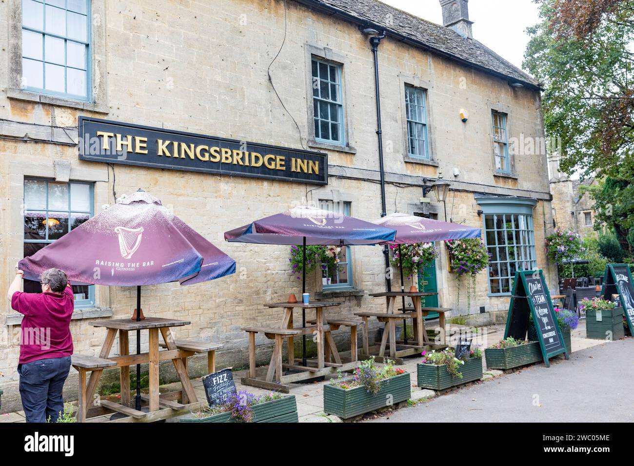 Bourton on the Water, Gloucestershire, The Kingsbridge Inn and public house restaurant in the village centre, Cotswolds,England,UK,2023 Stock Photo