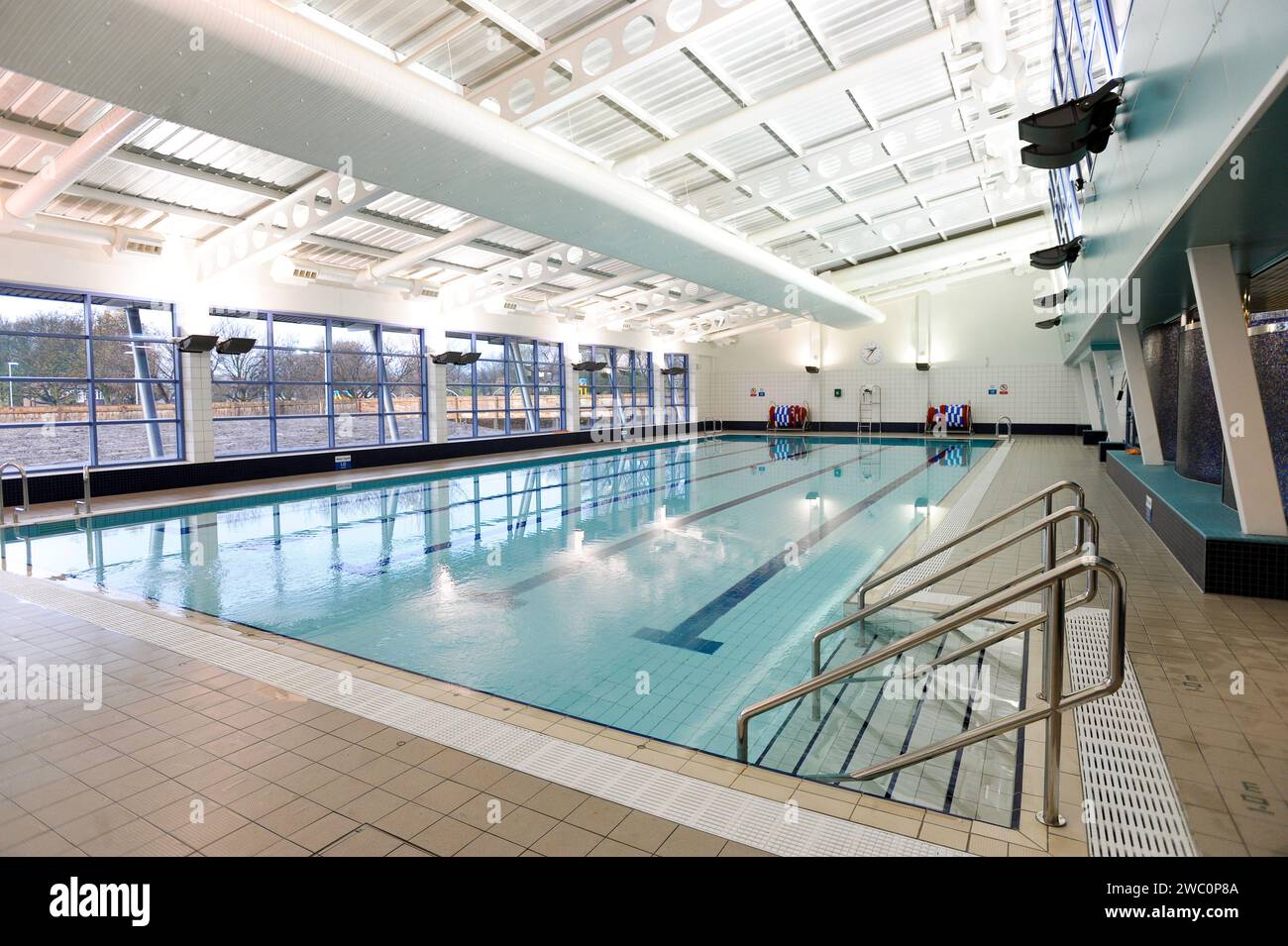 Walnuts Pool Empty A public swimming pool, empty and still Stock Photo - Alamy