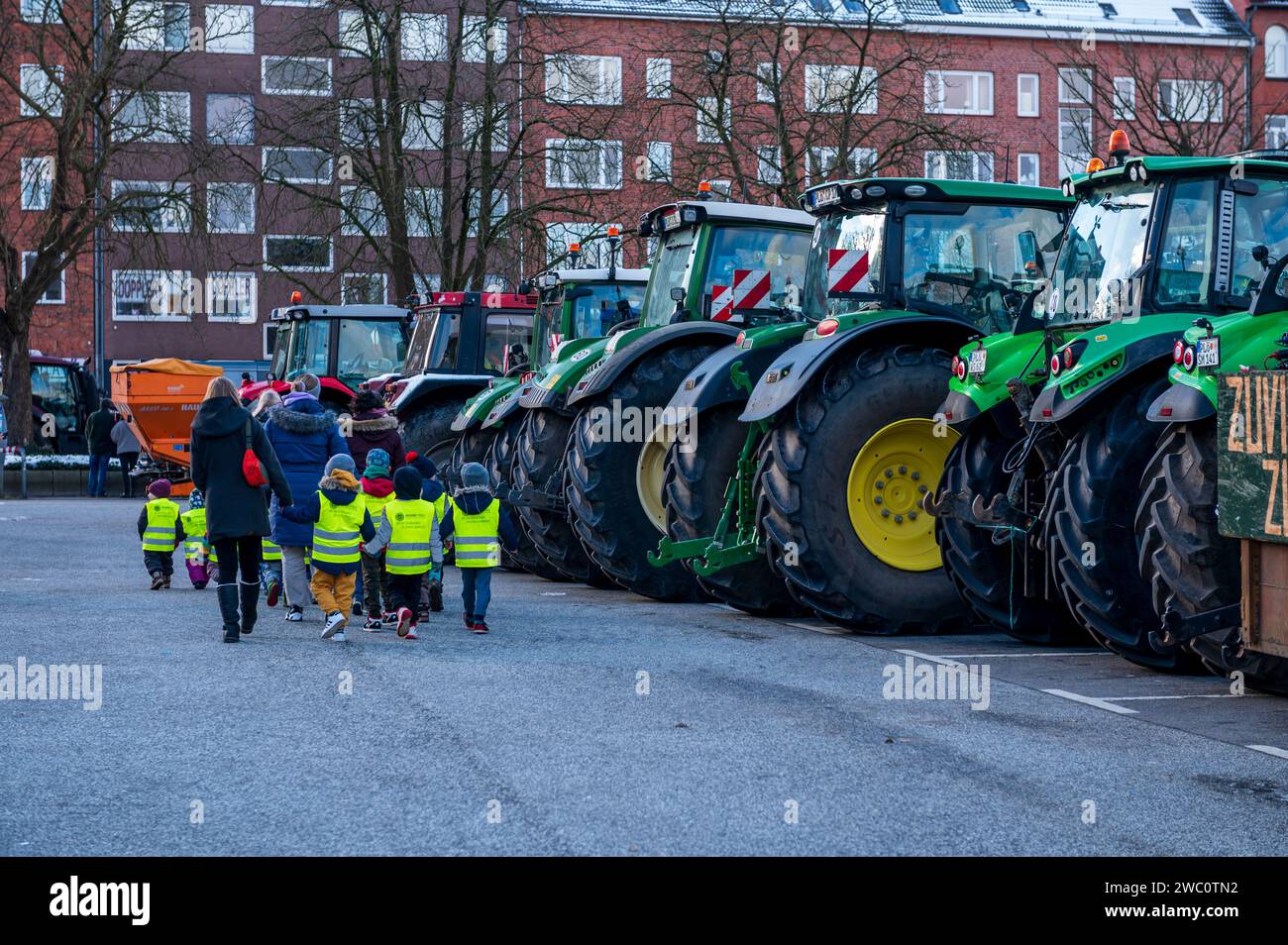 Kiel, 12.01.2023 Protestaktion der Bauern gegen die Streichung von Subventionen der Ampelregierung im Agrarbereich  mit einer Traktoren-Demo Stock Photo