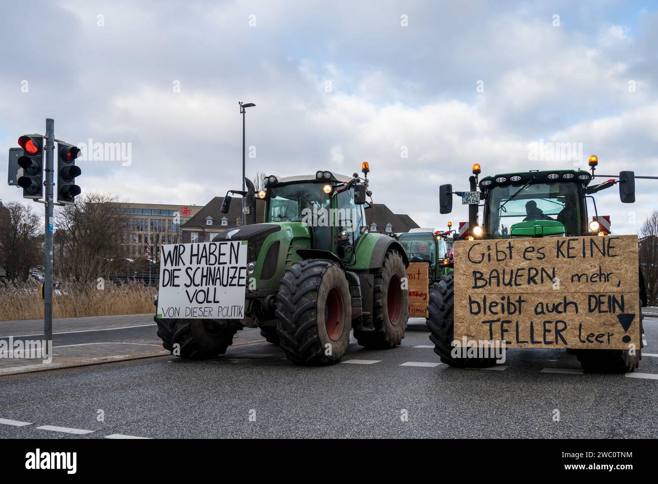 Kiel, 12.01.2023 Protestaktion der Bauern gegen die Streichung von Subventionen der Ampelregierung im Agrarbereich  mit einer Traktoren-Demo Stock Photo