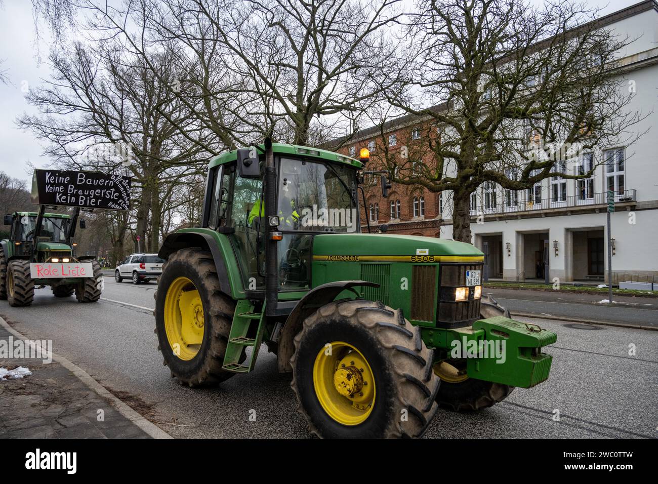 Kiel, 12.01.2023 Protestaktion der Bauern gegen die Streichung von Subventionen der Ampelregierung im Agrarbereich  mit einer Traktoren-Sternfahrt mit Stock Photo