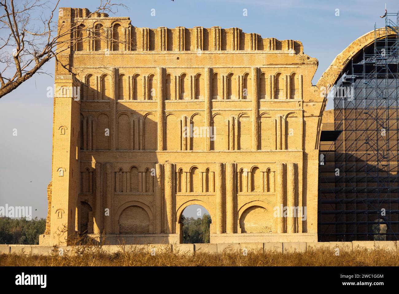 6th century monumental brick arch of the Sassanian palace Iwan Kisra, al-Madaa'in, Iraq Stock Photo