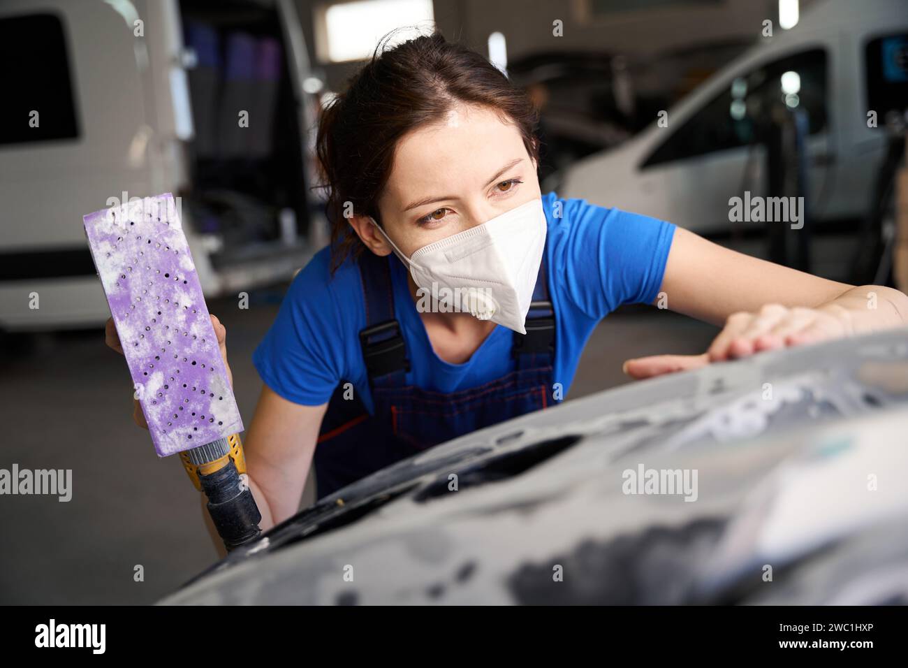 Mechanic uses lift machine hi-res stock photography and images - Alamy