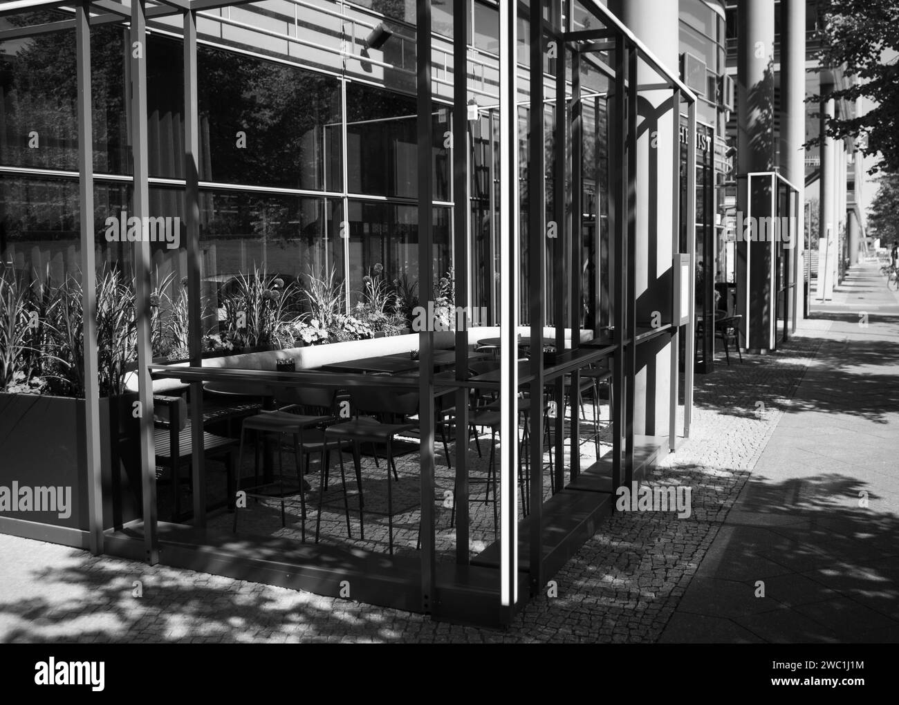 empty-pavement-cafe-black-and-white-stock-photos-images-alamy